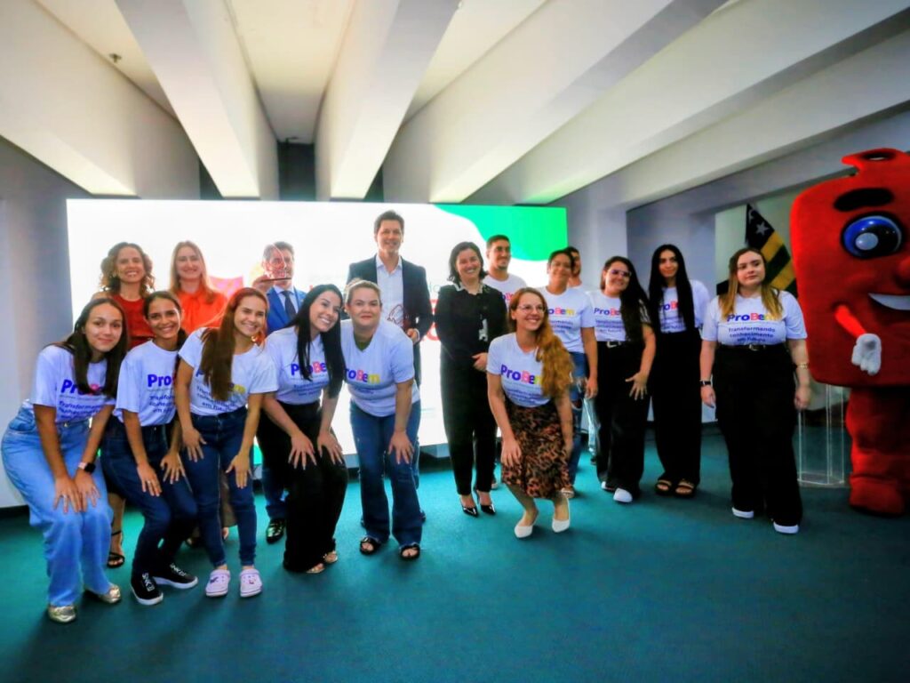 Daniel Vilela ao lado dos homenageados do Dia Nacional do Doador de Sangue
