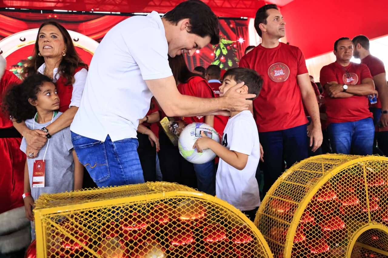 “Trabalhamos para construir um futuro ainda melhor”, diz Daniel Vilela ao entregar 27 mil brinquedos em Aparecida