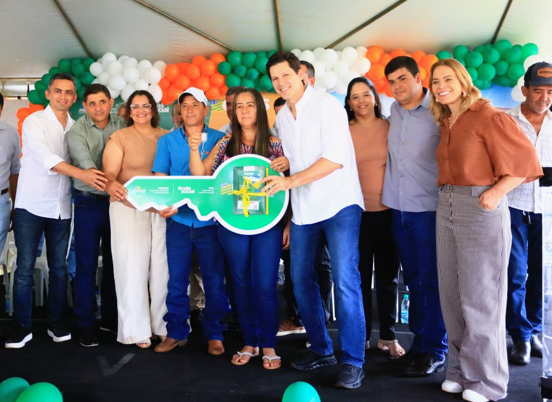 “Vocês vão passar o Natal na casa de vocês”, afirma Daniel Vilela em entrega de moradias gratuitas