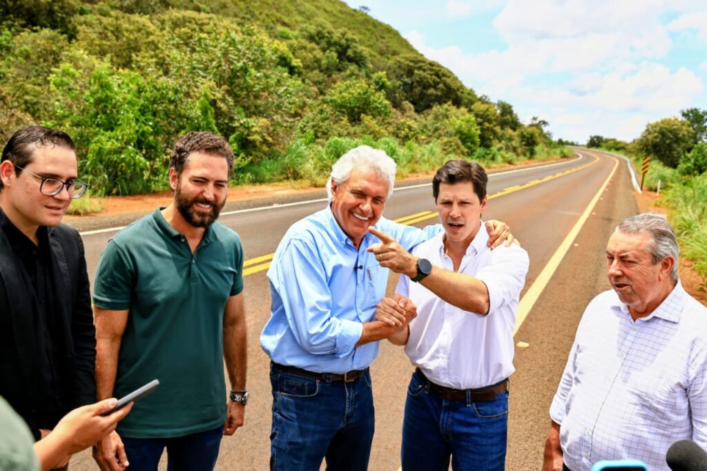 Daniel Vilela e Caiado entregam obras de pavimentação na GO-050, em Chapadão do Céu