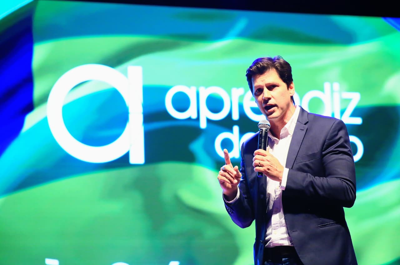 “Aprendiz do Futuro abre portas e prepara jovens para mercado de trabalho”, afirma Daniel Vilela