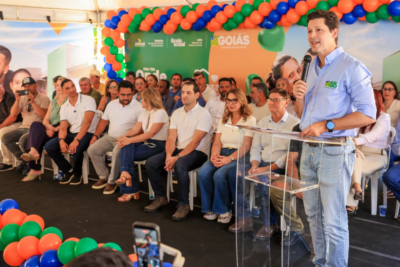 “A gente muda a vida das pessoas”, diz Daniel Vilela ao entregar casas a custo zero em Aragarças