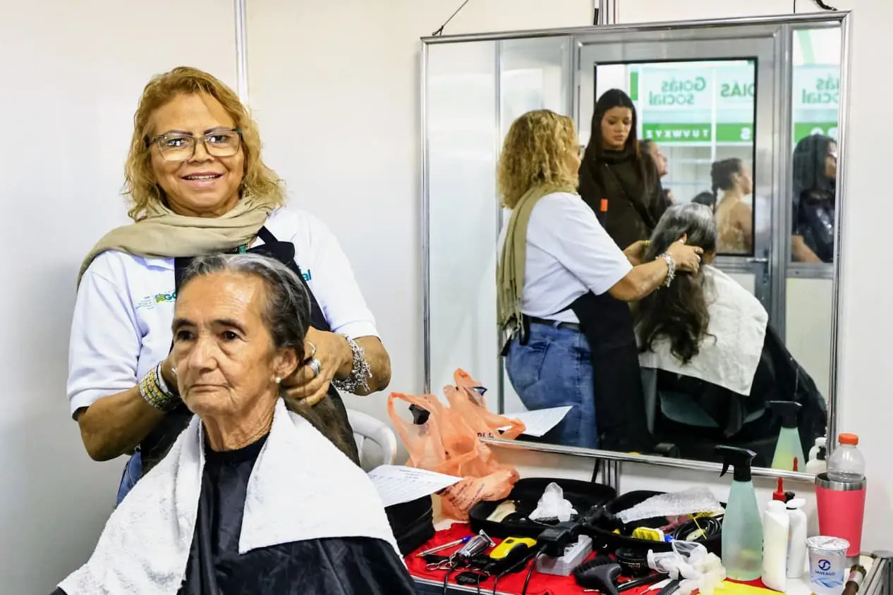 Daniel Vilela inaugura asfalto e leva ações sociais a Itumbiara