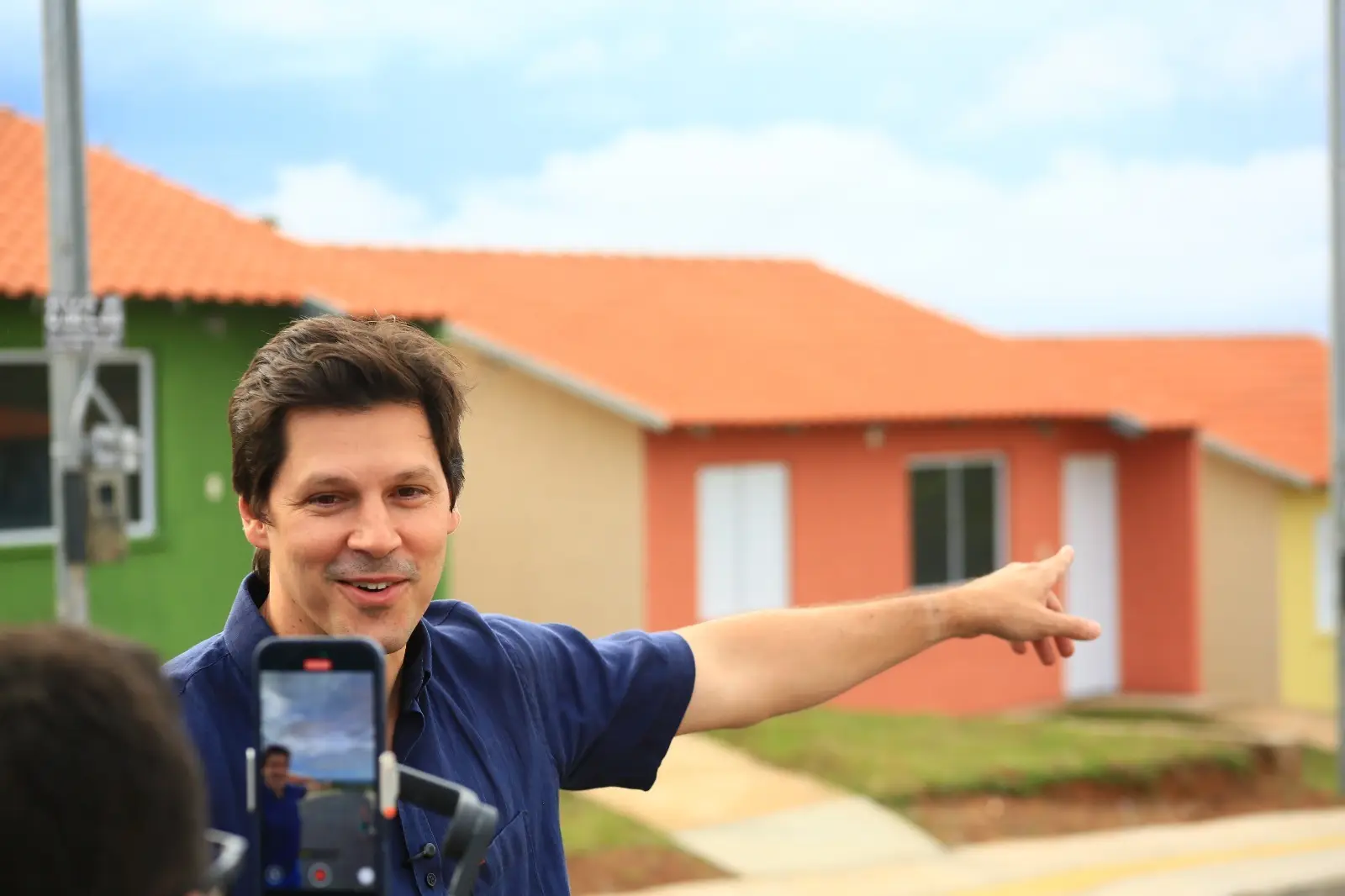 Daniel Vilela fecha junho com 746 casas entregues gratuitamente a famílias goianas