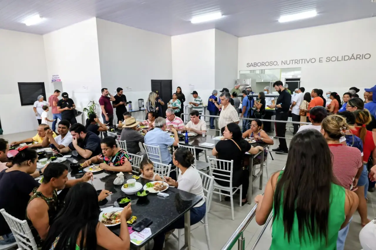 Daniel Vilela inaugura Restaurante do Bem em Mozarlândia