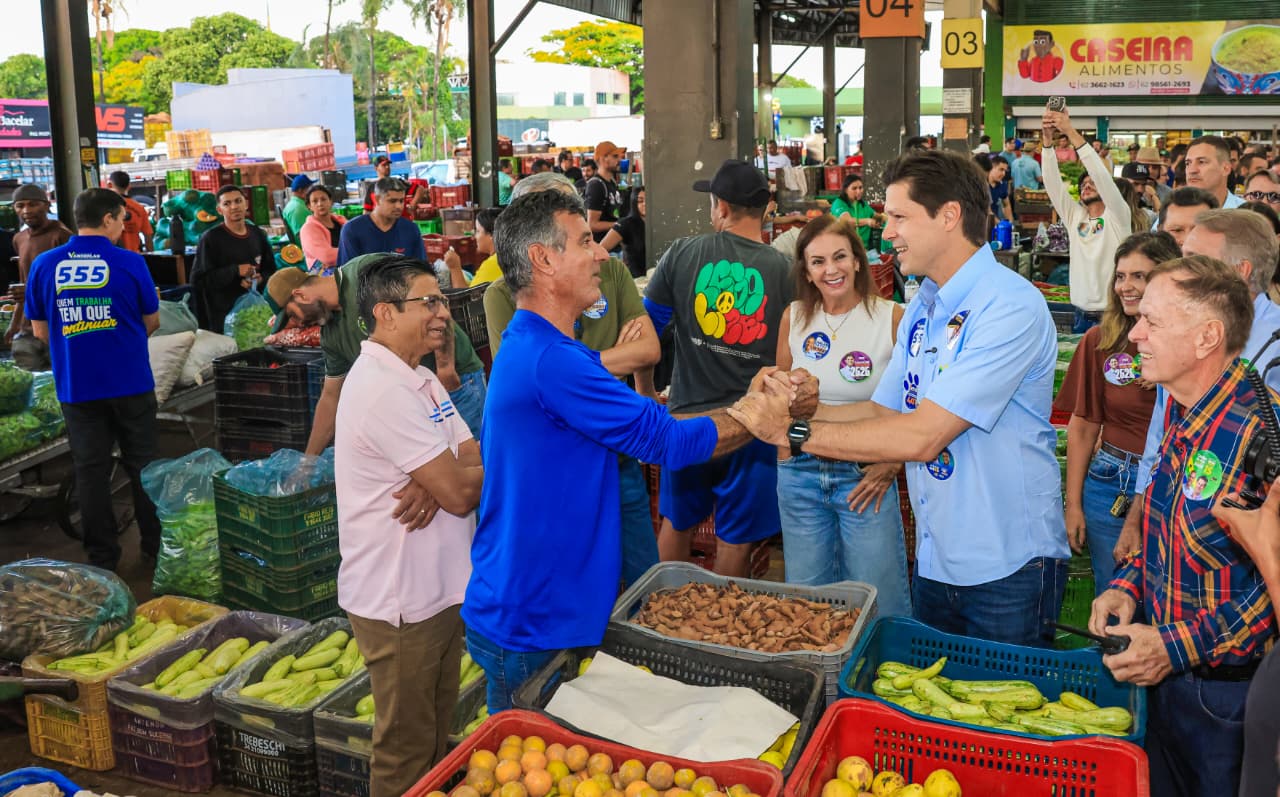 Na Ceasa, Daniel Vilela mostra força junto a produtores e comerciantes