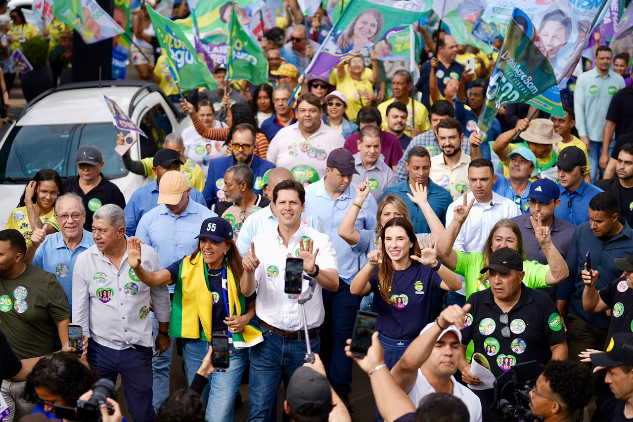 Recebido com festa, Daniel Vilela mostra força nas ruas de Jataí