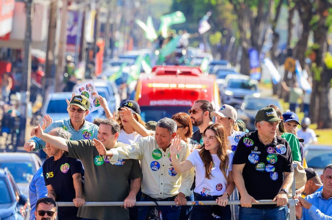 Iara mobiliza Goiânia em grande carreata pela reeleição de Daniel Vilela